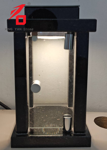 Pokopališka LED svetilka s solarnim panelom