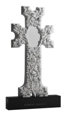 Granitni črni spomenik nagrobnik
